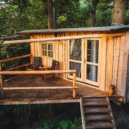 Campsite Baracek Na Strome - Ubytovani V Korunach Stromu, Treehouse