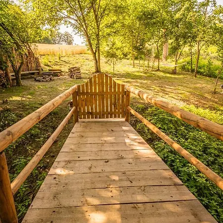 Baracek Na Strome - Ubytovani V Korunach Stromu, Treehouse Campsite
