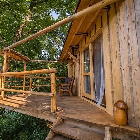Baracek Na Strome - Ubytovani V Korunach Stromu, Treehouse Campsite
