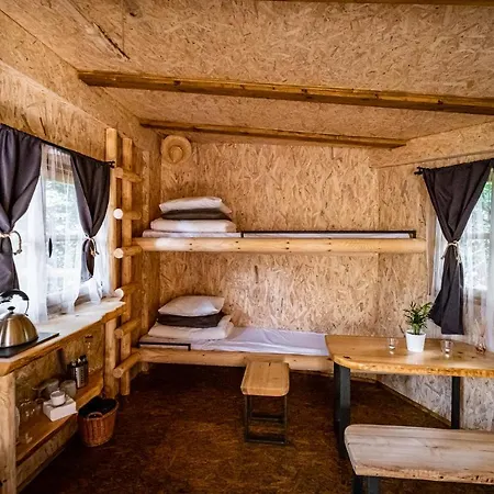 Baracek Na Strome - Ubytovani V Korunach Stromu, Treehouse Varvazov